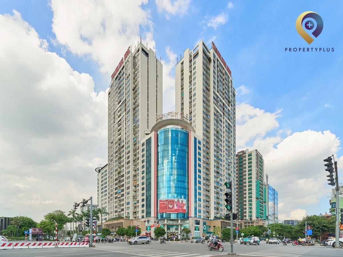 Toà nhà Sun Square nhìn từ góc phố Lê Đức Thọ với kiến trúc hiện đại và cao tầng - hình ảnh từ Property Plus